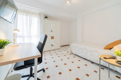 /international/es/carrer-angel-villena-valencia-valencian-community-310093855709/