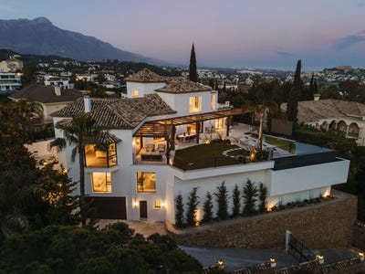 /international/es/hillside-villa-with-panoramic-mediterranean-views-in-el-herrojo-benahavis-benahavis-el-herrojo-malaga-spain-benahavis-andalusia-310109079686/