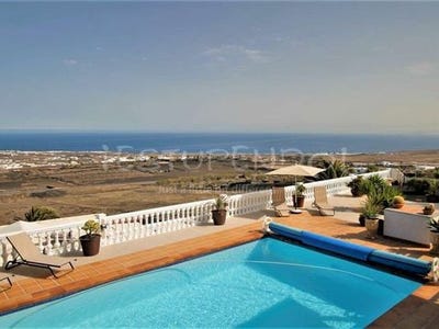 /international/es/tias-canary-islands-310099146771/