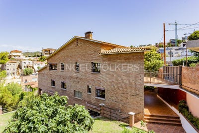 /international/es/esplugues-de-llobregat-catalonia-310093863719/