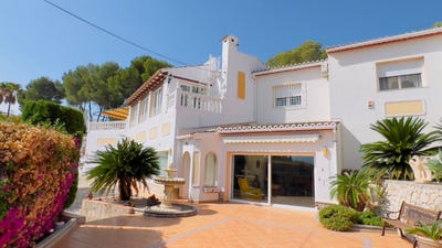 /international/es/moraira-valencian-community-310110358335/