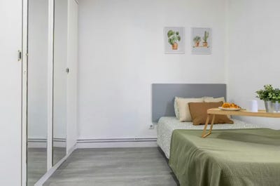 /international/es/camino-viejo-de-vicalvaro-madrid-madrid-310095867771/