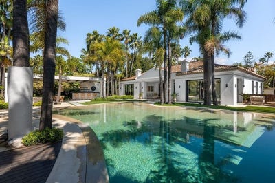 /international/es/renovated-villa-with-private-wellness-and-indoor-pool-in-marbella-s-golf-valley-nueva-andalucia-marbella-nueva-andalucia-malaga-spain-marbella-valencian-community-310108250324/