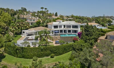 /international/es/contemporary-villa-with-panoramic-sea-views-in-hacienda-las-chapas-marbella-east-marbella-marbella-este-malaga-spain-marbella-valencian-community-310108407723/