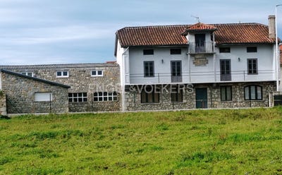 /international/es/santa-cruz-de-bezana-cantabria-310100643212/
