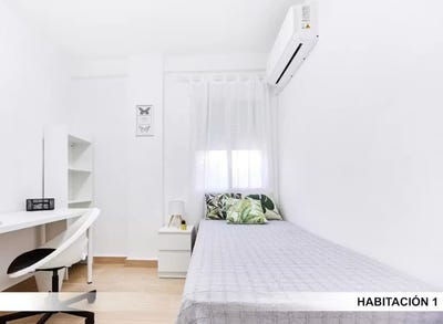 /international/es/calle-aracena-sevilla-andalusia-310108756626/