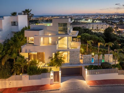 /international/es/elegant-turnkey-villa-with-premium-italian-interiors-nueva-andalucia-marbella-nueva-andalucia-malaga-spain-marbella-valencian-community-310108929802/?lang=es