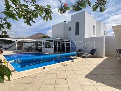 /international/es/tias-canary-islands-310099172537/