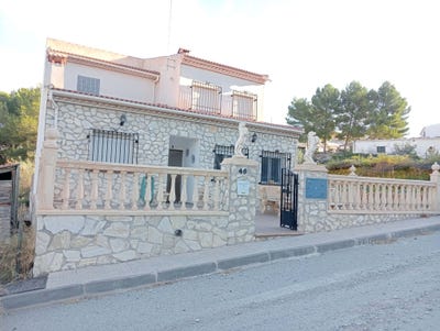 /international/es/calle-cruz-del-soto-dehesas-de-guadix-andalusia-310106388727/