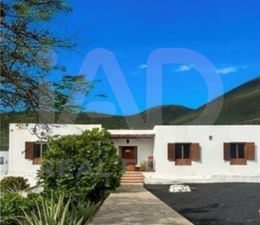 /international/es/calle-san-francisco-javier-haria-canary-islands-310105649210/