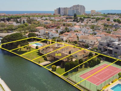 /international/es/castello-d-empuries-catalonia-310102126215/
