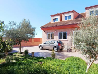 /international/es/calle-cruz-verde-meco-madrid-310108400711/