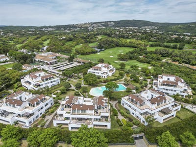 /international/es/2-av-los-cortijos-san-roque-andalusia-310108053974/