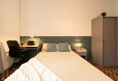 /international/es/gran-via-de-les-corts-catalanes-barcelona-catalonia-310108893906/