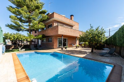 /international/es/carrer-d-oceania-terrassa-catalonia-310108036923/