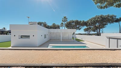 /international/es/camino-del-llobregat-chiclana-de-la-frontera-andalusia-310108427762/