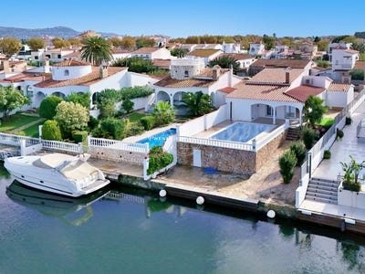 /international/es/castello-d-empuries-catalonia-310103464080/