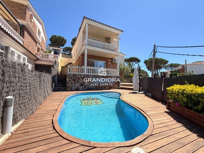 /international/es/carrer-gaudi-6-08338-premia-de-dalt-barcelona-spain-premia-de-dalt-catalonia-310108894157/