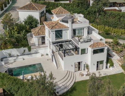 /international/es/tranquil-five-bedroom-residence-in-prestigious-los-naranjos-hill-club-nueva-andalucia-marbella-nueva-andalucia-malaga-spain-marbella-valencian-community-310108407760/