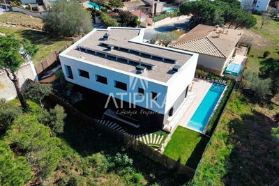 /international/es/carrer-sa-pubiatina-3-17250-platja-d-aro-girona-spain-platja-d-aro-catalonia-310100874441/