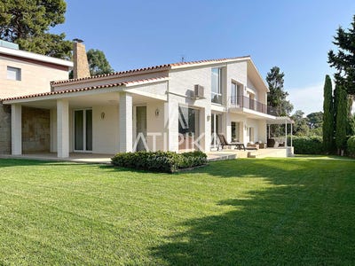/international/es/les-corts-pedralbes-barcelona-catalonia-310108517654/