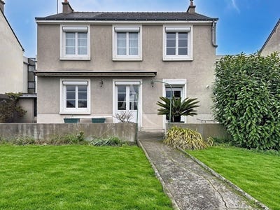 /international/fr/trelaze-pays-de-la-loire-310105895413/