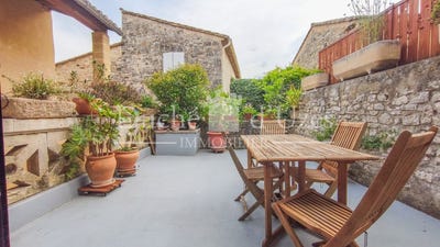 /international/fr/uzes-languedoc-roussillon-310108602800/