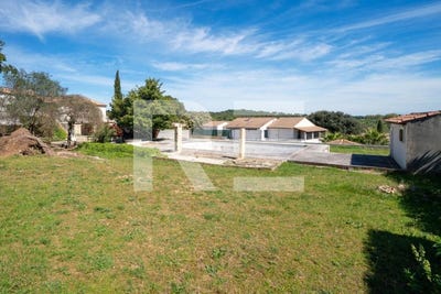 /international/fr/uchaud-languedoc-roussillon-310108277365/