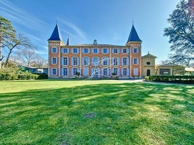 /international/fr/pezenas-languedoc-roussillon-310108704568/