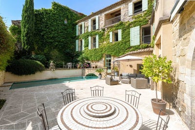 /international/fr/uzes-languedoc-roussillon-310109050161/?lang=de