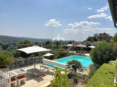 /international/fr/entrecasteaux-provence-alpes-cote-d-azur-310100874692/