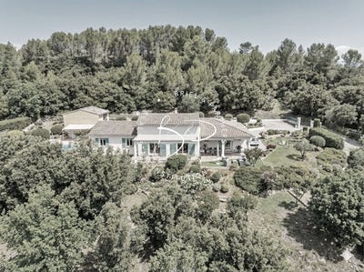 /international/fr/les-arcs-provence-alpes-cote-d-azur-310109228178/