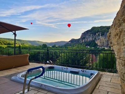 /international/fr/la-roque-gageac-aquitaine-120093967031/