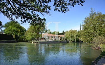 /international/fr/l-isle-sur-la-sorgue-provence-alpes-cote-d-azur-310109935218/