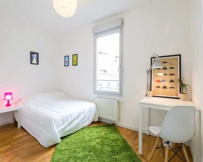 /international/fr/avenue-debourg-lyon-rhone-310108669222/