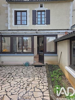 /international/fr/montbron-charente-310107913320/