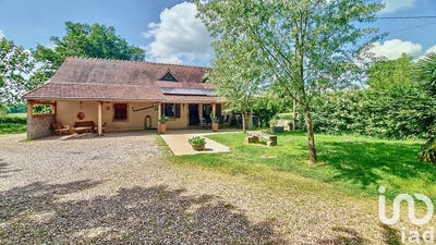 /international/fr/bourbon-l-archambault-auvergne-310099417559/?lang=en