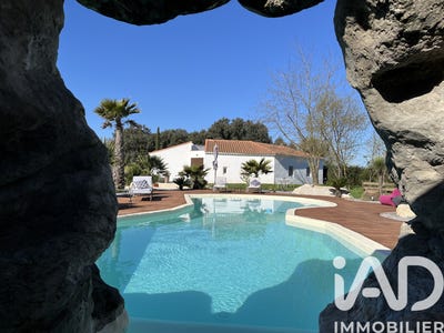 /international/fr/collias-languedoc-roussillon-310106569496/