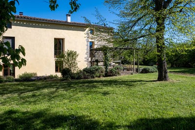 /international/fr/escueillens-et-saint-just-languedoc-roussillon-310107557668/