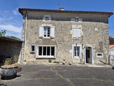 /international/fr/amberac-charente-310100825046/