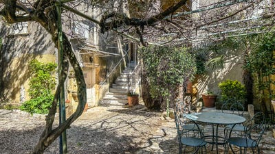 /international/fr/uzes-aquitaine-310107089620/