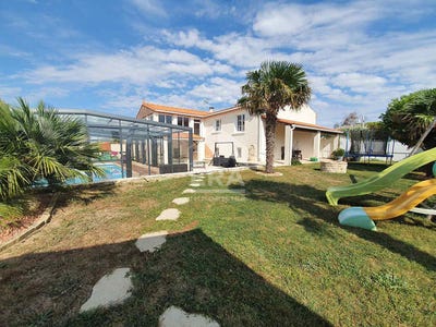 /international/fr/esnandes-charente-310101106884/