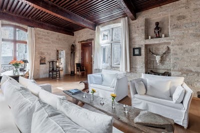 /international/fr/pezenas-languedoc-roussillon-310103163199/