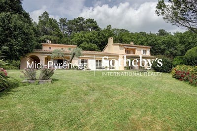 /international/fr/castres-midi-pyrenees-310102873962/