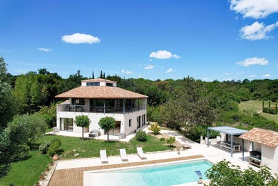 /international/fr/uzes-languedoc-roussillon-310105748968/