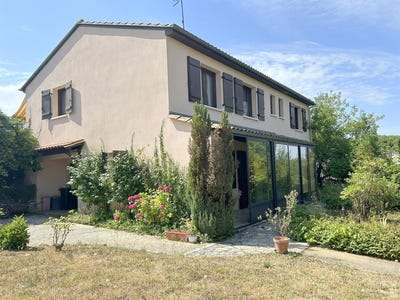 /international/fr/la-rochefoucauld-en-angoumois-charente-310102132993/