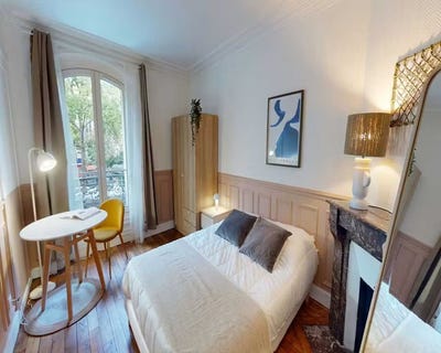 /international/fr/rue-des-cloys-paris-ile-de-france-310108671321/