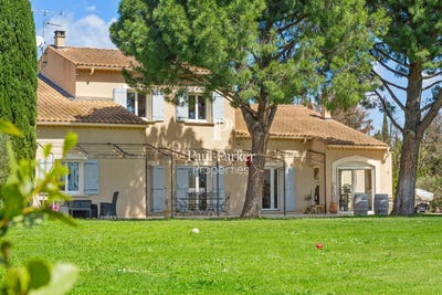 /international/fr/saint-remy-de-provence-provence-alpes-cote-d-azur-310101249765/