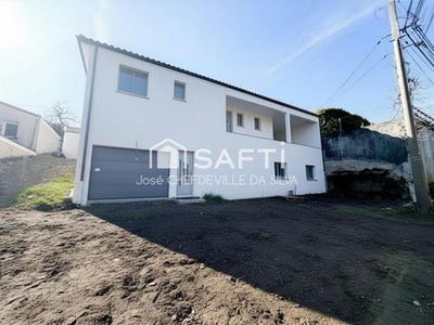 /international/fr/chateaugay-auvergne-310108289223/