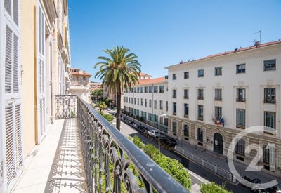 /international/fr/nice-provence-alpes-cote-d-azur-310108954337/